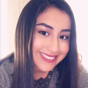 Meet your Posher, Elvia